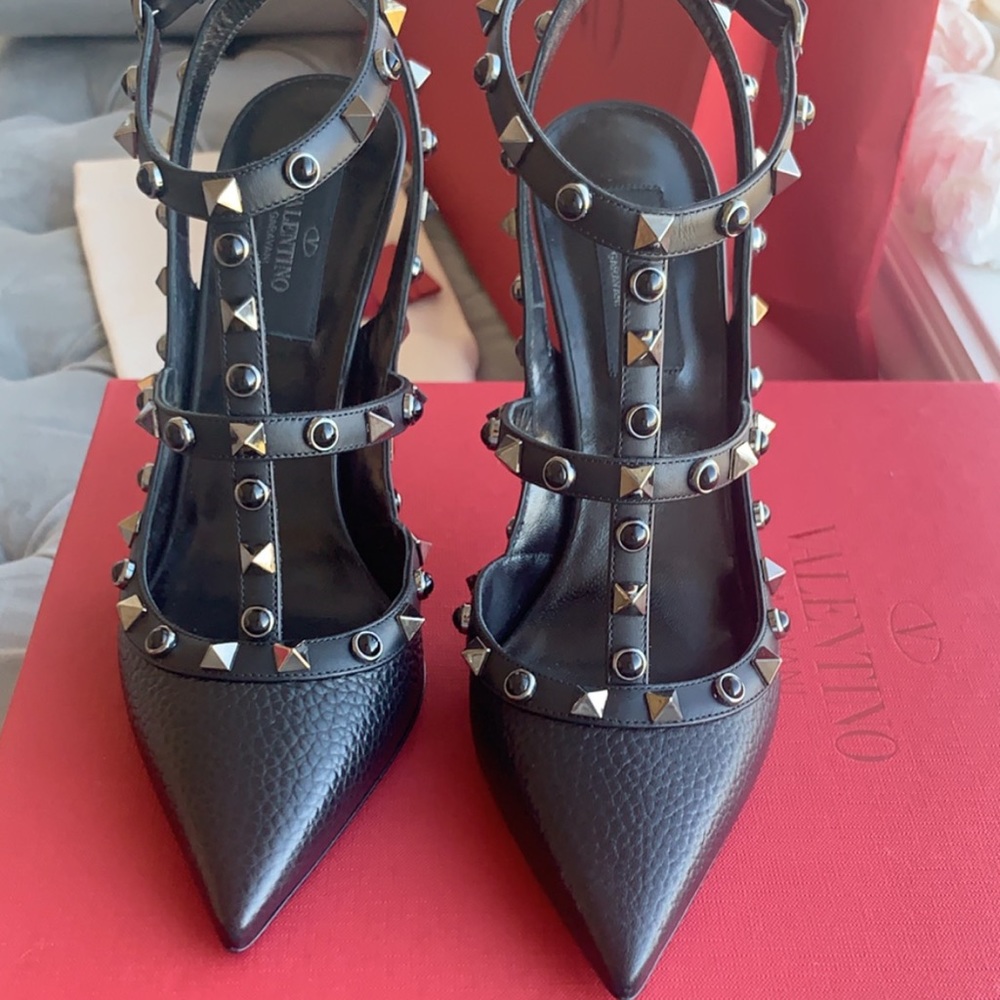 NEW!! Auth-VALENTINO GARAVANI. Euro Size 38.